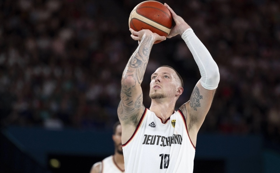 小瓦格纳持, 投回应, inews